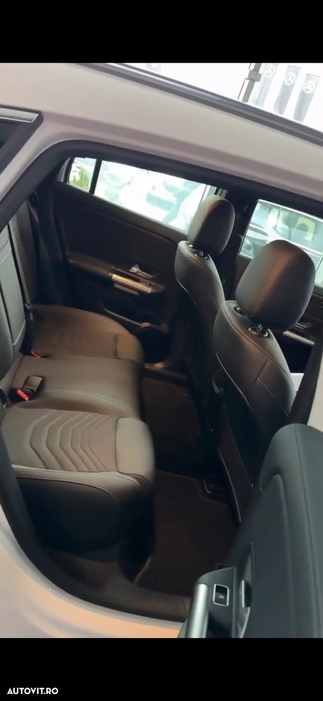 Mercedes-Benz EQA 300 4MATIC - 6