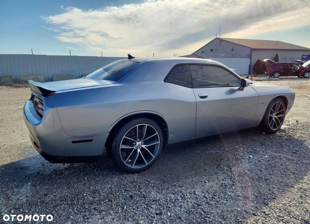 Dodge Challenger - 4