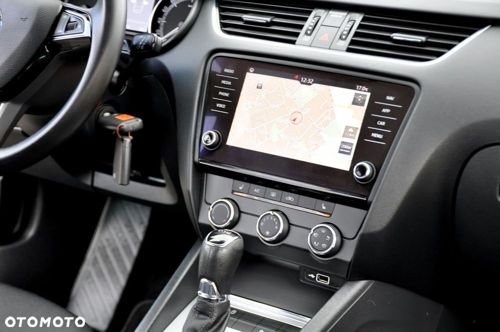 Skoda Octavia 2.0 TDI Elegance DSG - 26