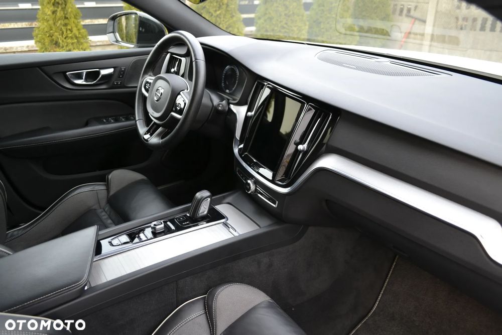 Volvo V60 B3 B R-Design - 37