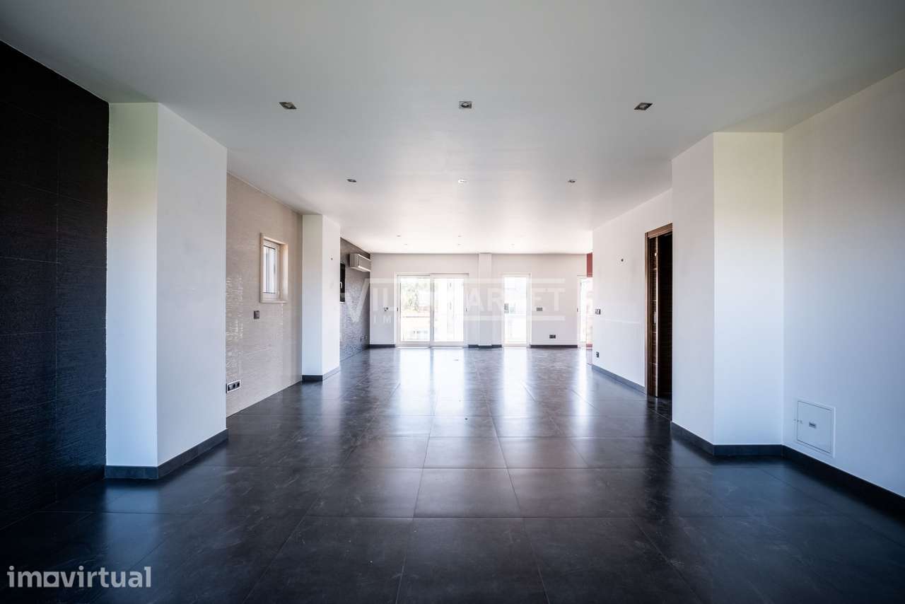 Espaçoso e luxuoso Apartamento T3 composto por 4 frentes ocupando todo - Grande imagem: 3/61