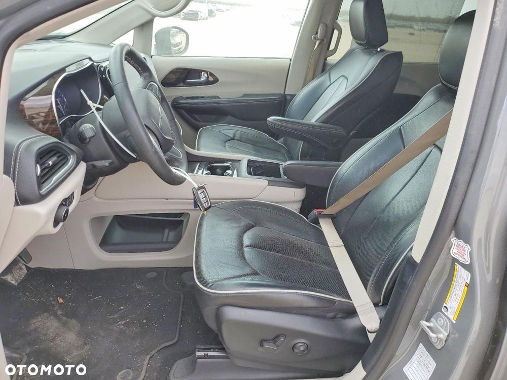 Chrysler Pacifica - 7