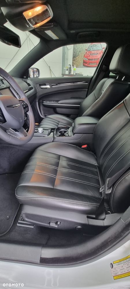 Chrysler 300s - 16