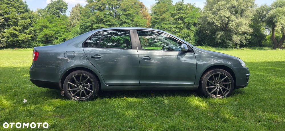 Volkswagen Jetta 1.9 TDI Comfortline - 4