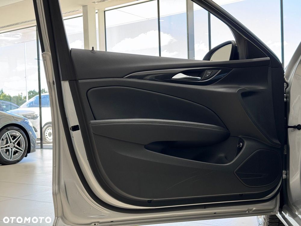 Opel Insignia - 12