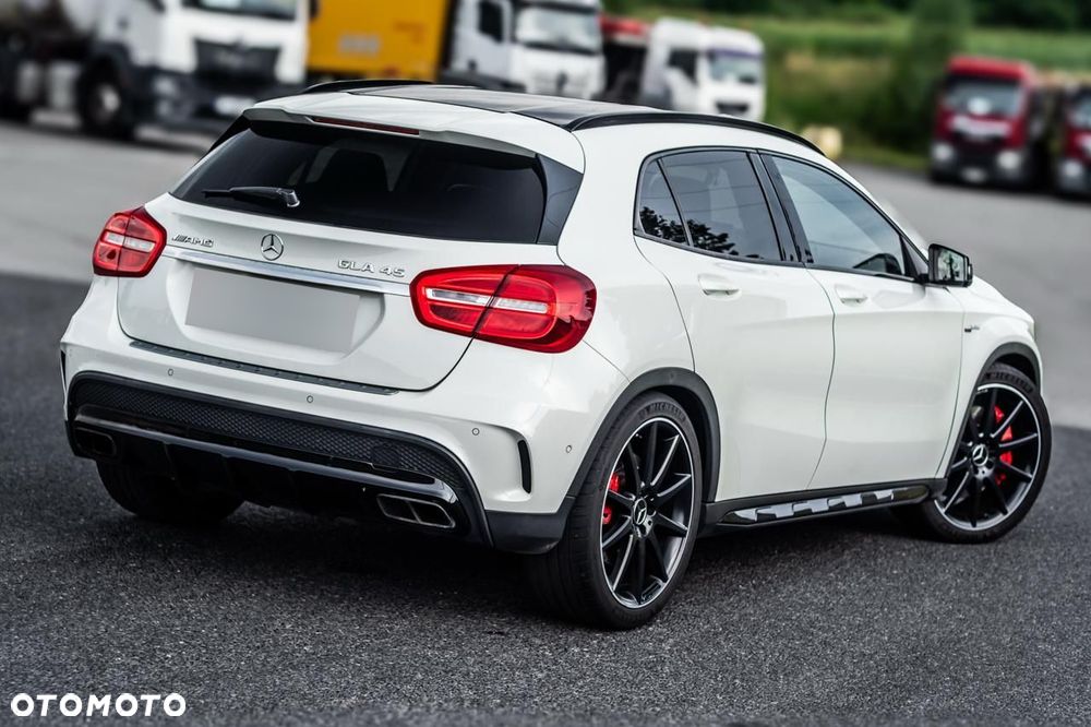 Mercedes-Benz GLA - 11