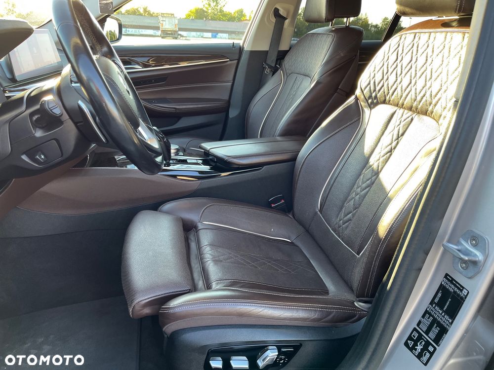 BMW Seria 5 540i xDrive GPF Luxury Line - 11