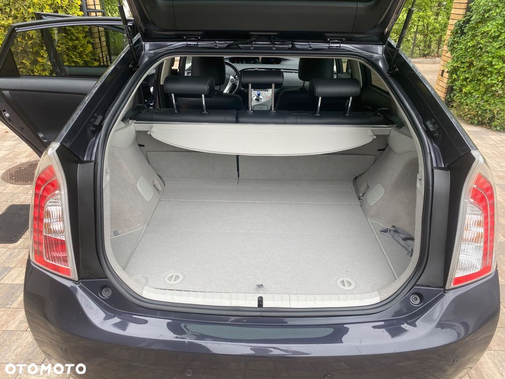 Toyota Prius (Hybrid) Executive - 10