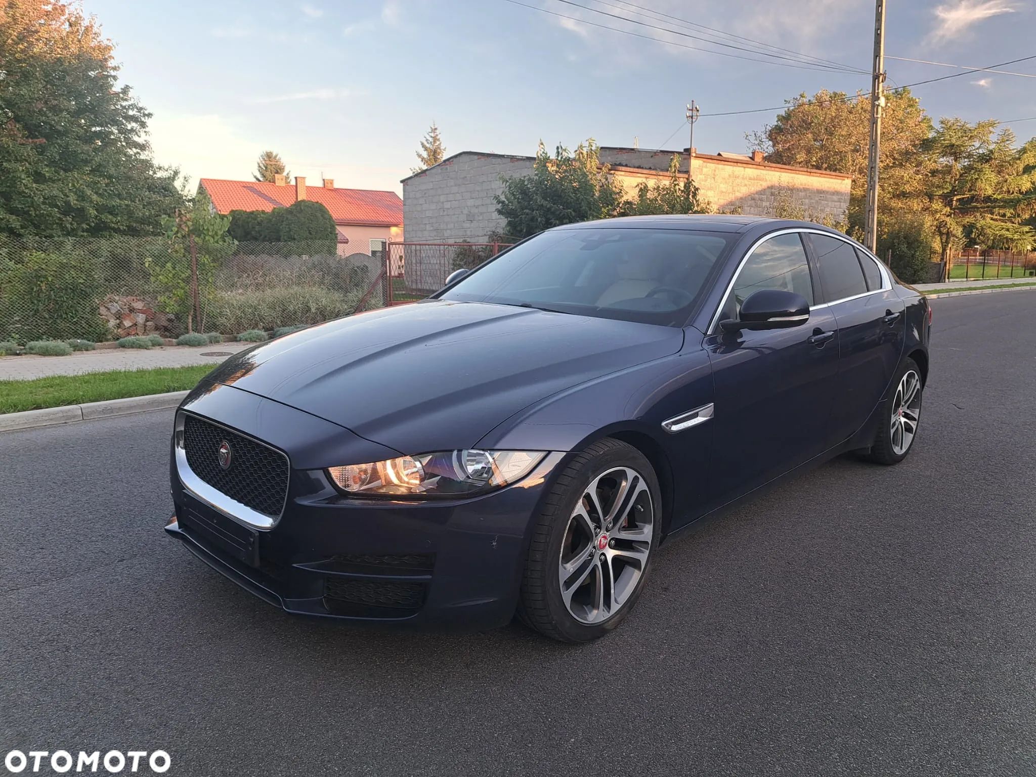 Jaguar XE 2.0 D Prestige - 1
