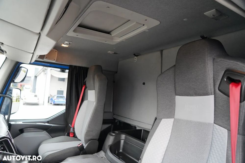 Renault D WIDE 380 DE11 / 4X2 / CAMION DE REMORCAJE 8 M / TRANSPORT AUTO / PLATFORMĂ / TROLIU / - 28