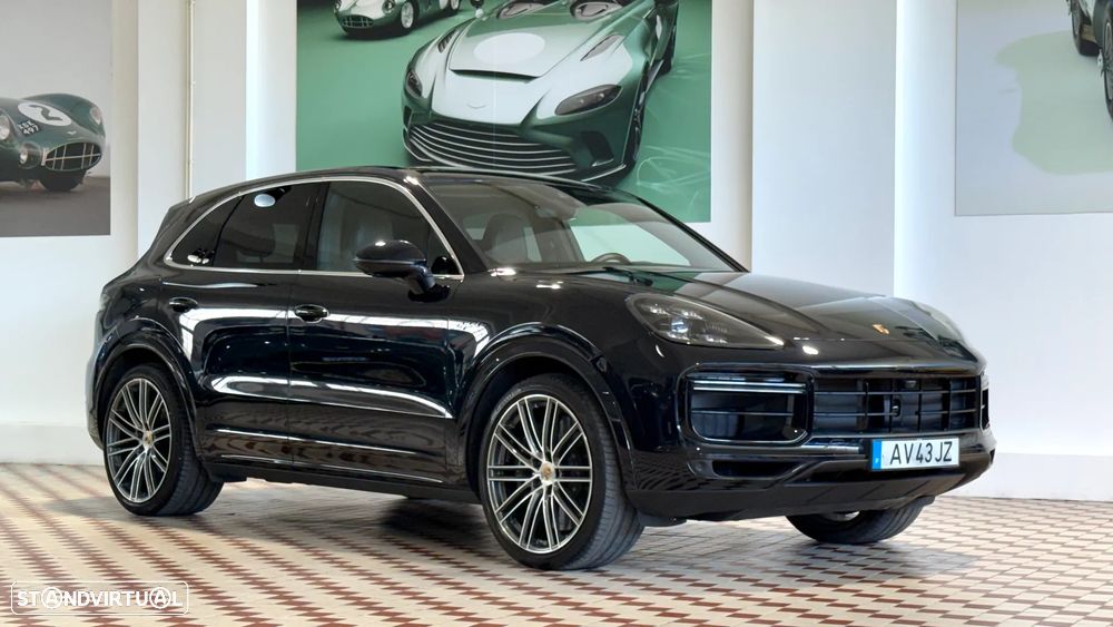 Porsche Cayenne Turbo S E-Hybrid - 1