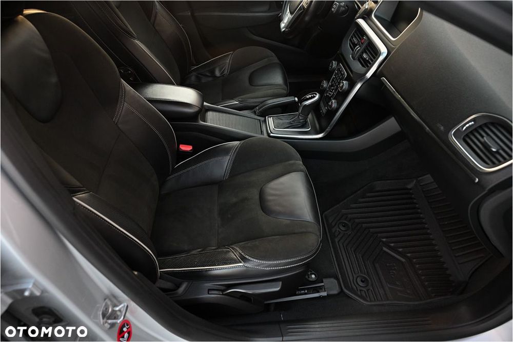 Volvo V40 D3 Geartronic RDesign - 6