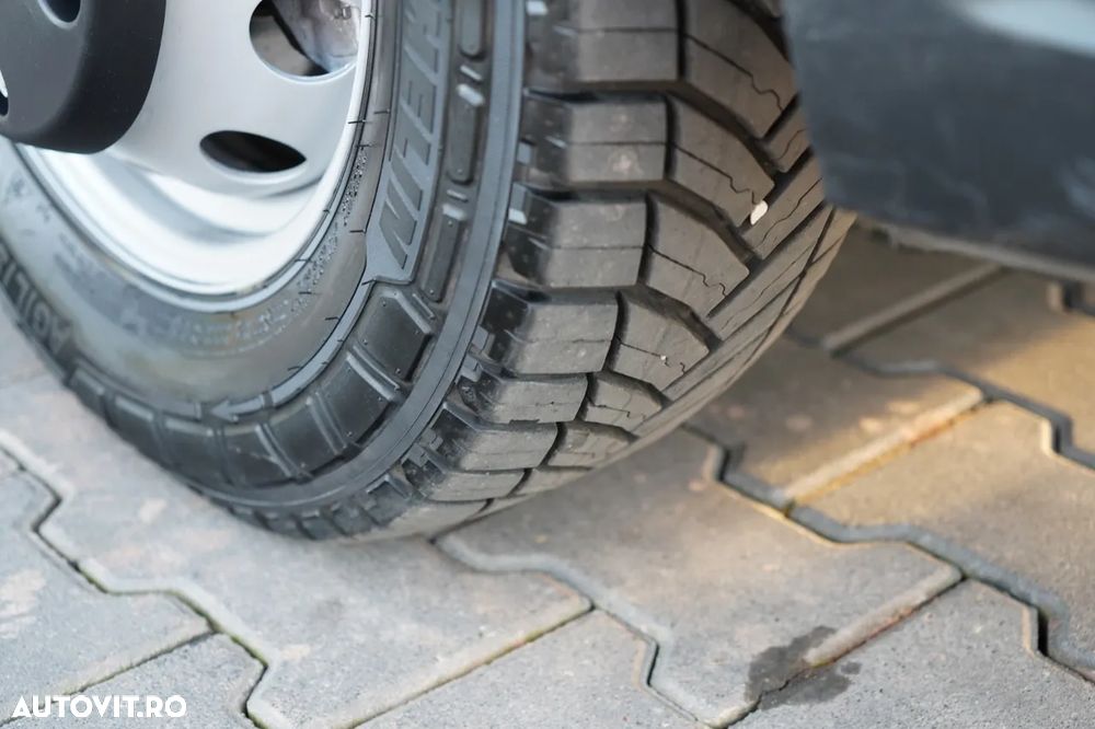 Volkswagen CRAFTER / CONTAINER / LIFT / 2019 / DUBLU / 3 LOCURI / - 15