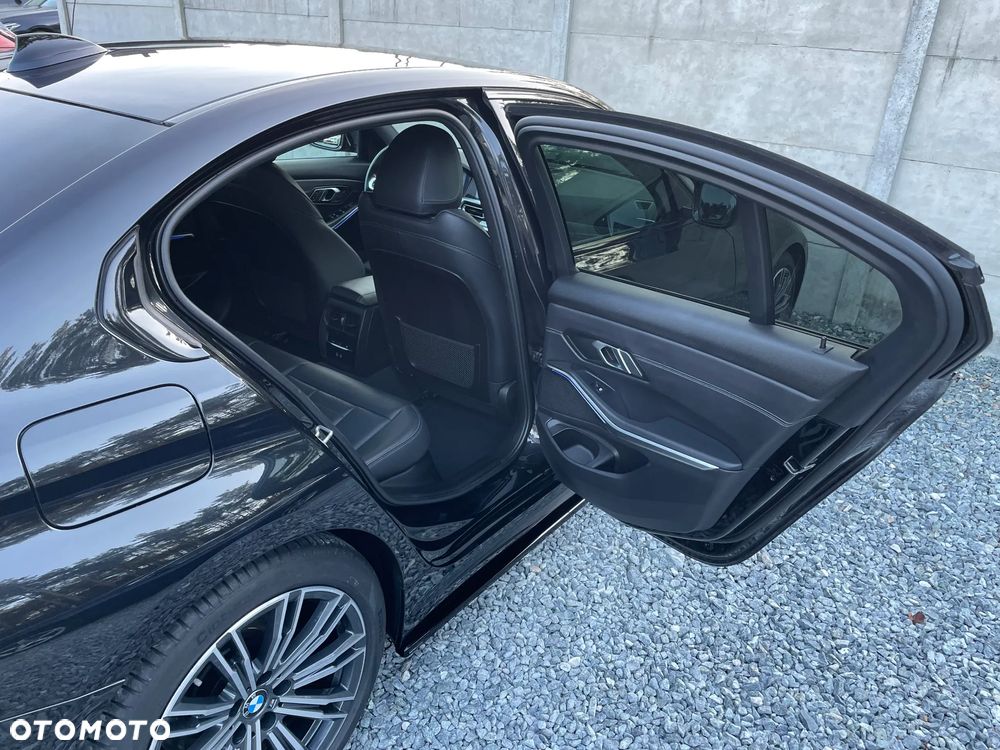 BMW Seria 3 320d xDrive M Sport Shadow - 20