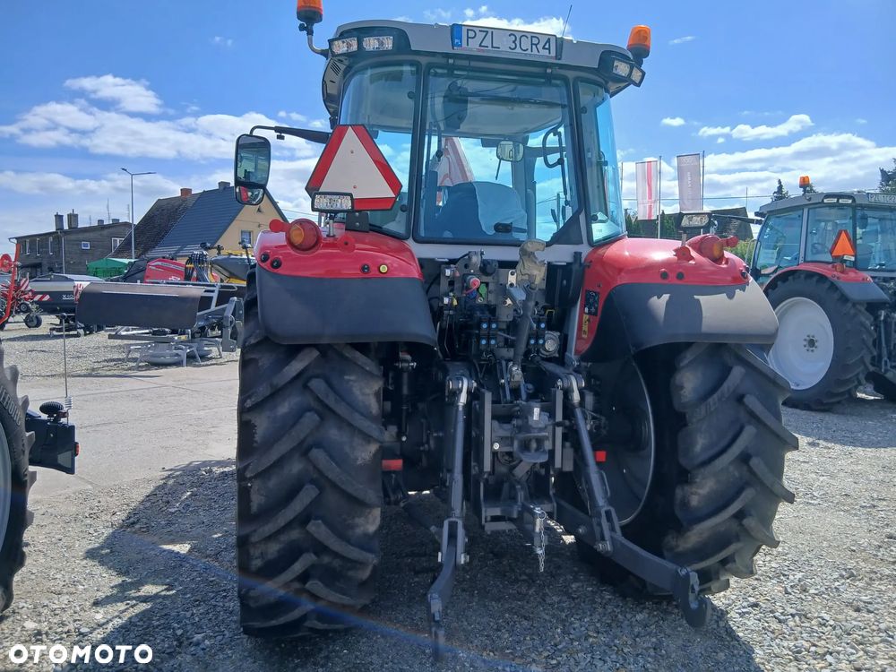 Massey Ferguson 5S.105 Dyna-6 z ładowaczem czołowym FL.4121 - 4
