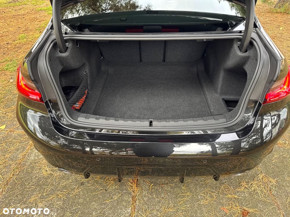 BMW Seria 3 320d xDrive M Sport Sport - 11