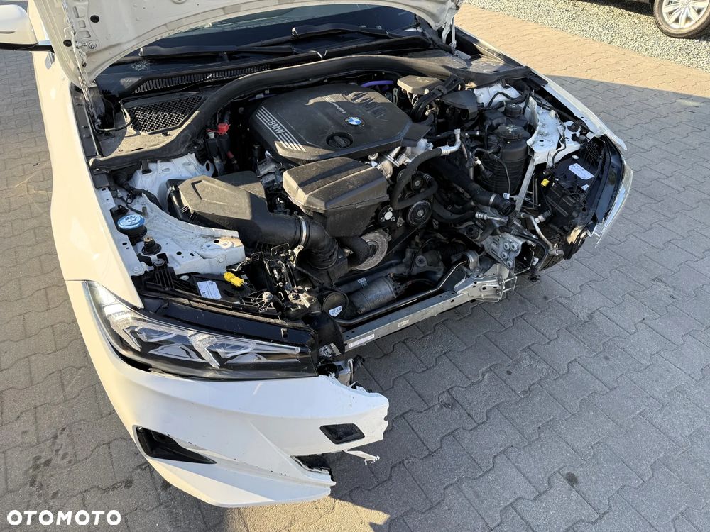 BMW Seria 3 318d Sport Line - 9