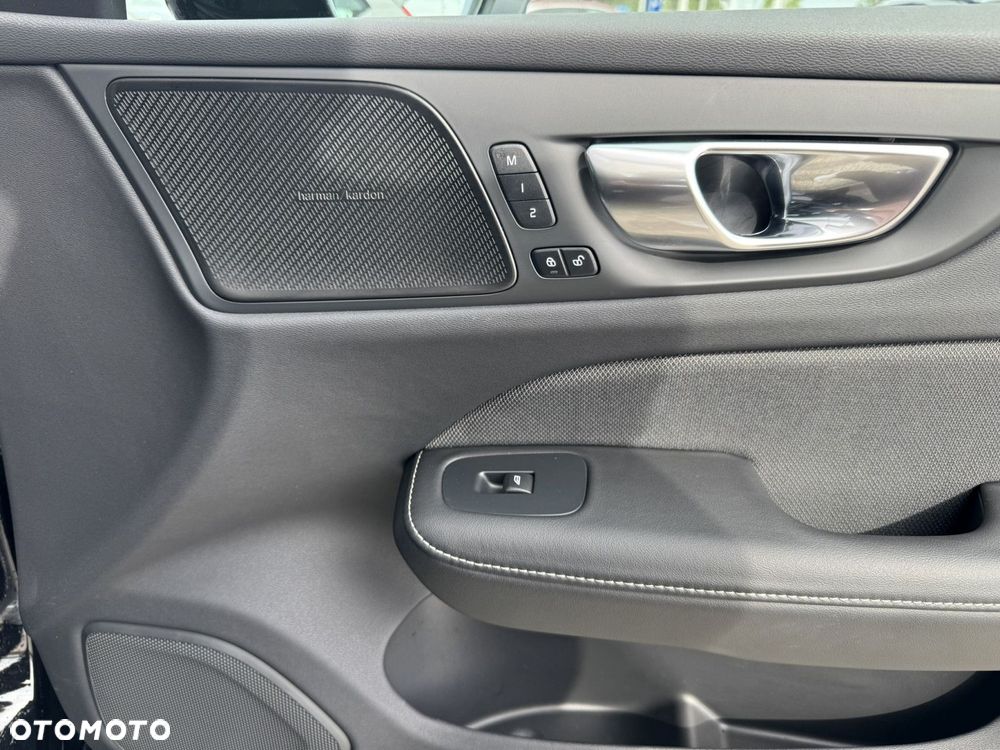 Volvo V60 B4 B Plus Dark - 26