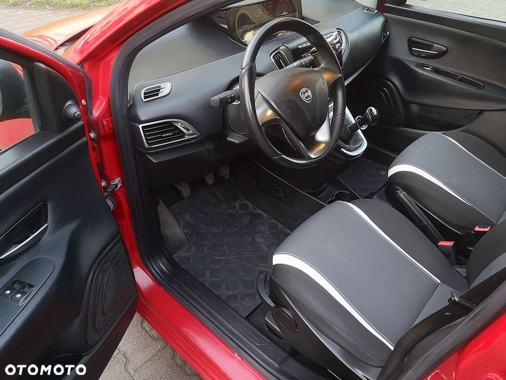 Lancia Ypsilon 1.2 8V Black&Red S&S - 8