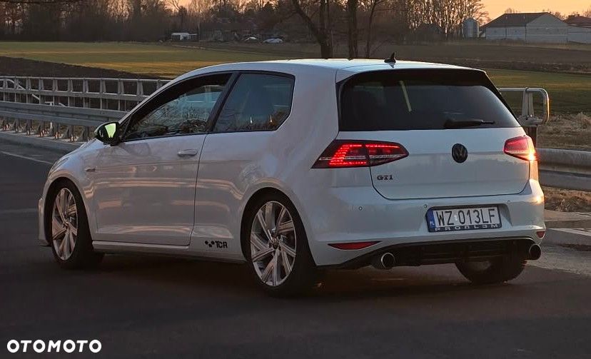 Volkswagen Golf - 10