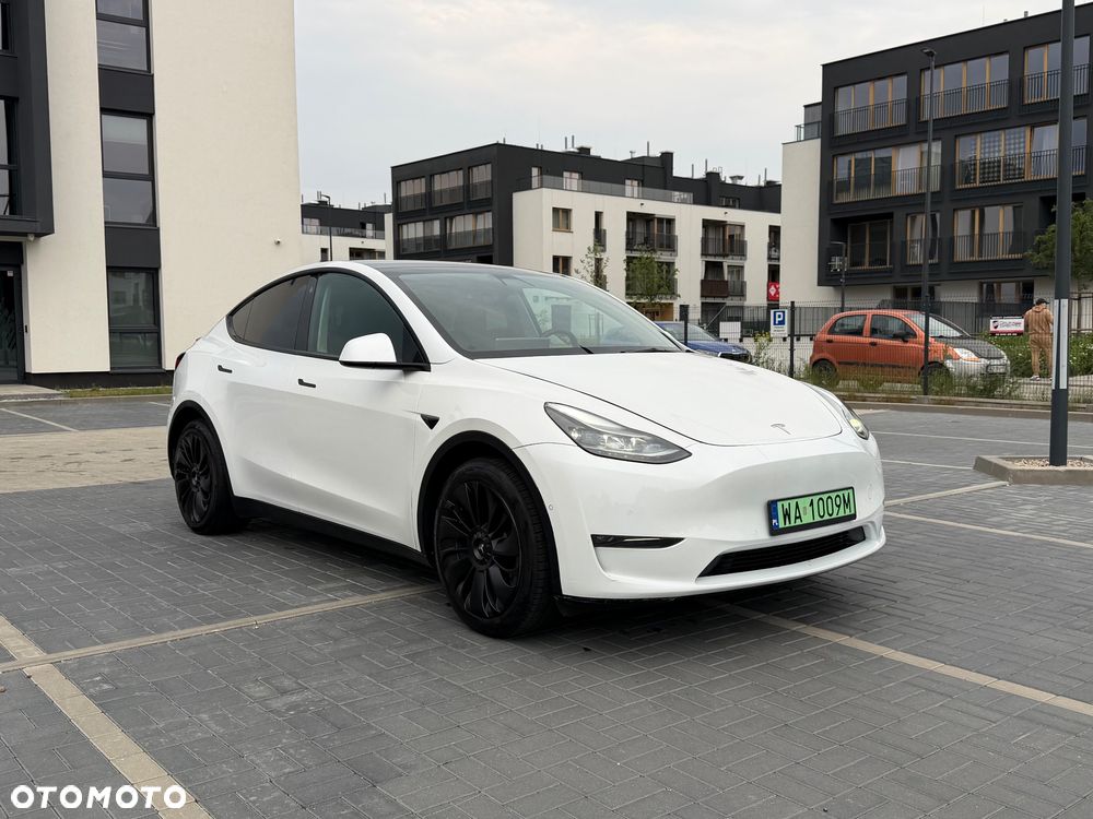 Tesla Model Y - 3