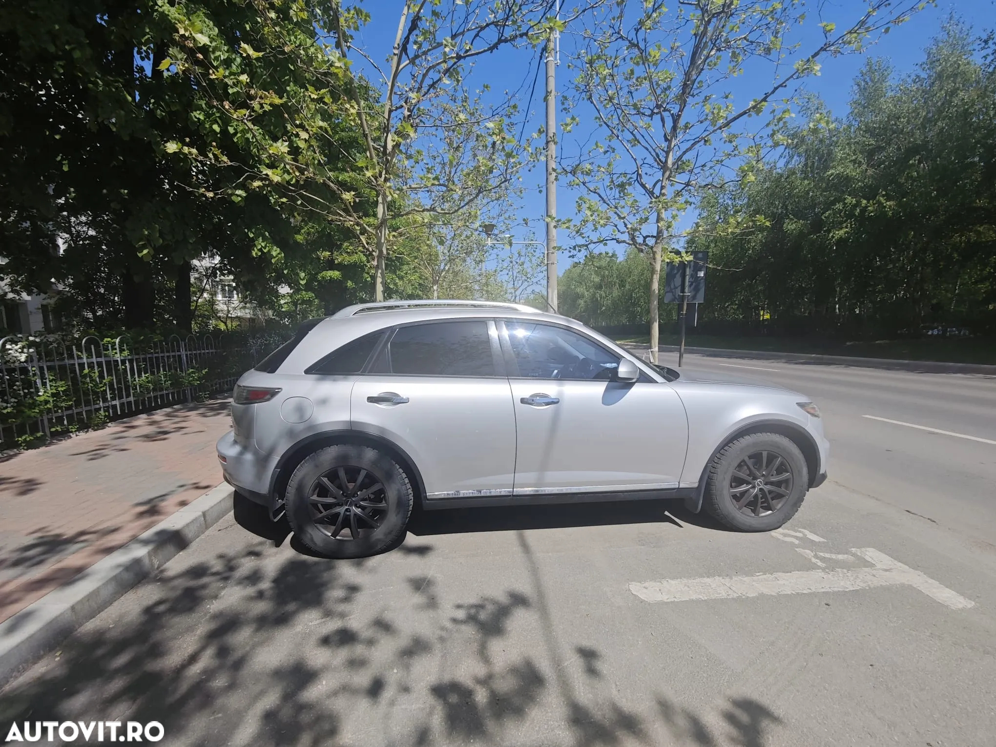Infiniti FX 35 - 10