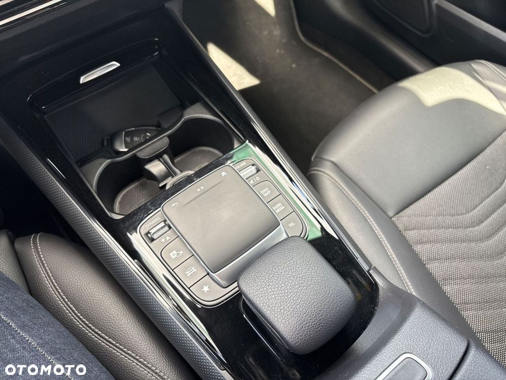 Mercedes-Benz GLB 200 7G-DCT - 15