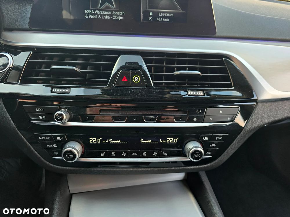 BMW Seria 5 530i xDrive Luxury Line sport - 26