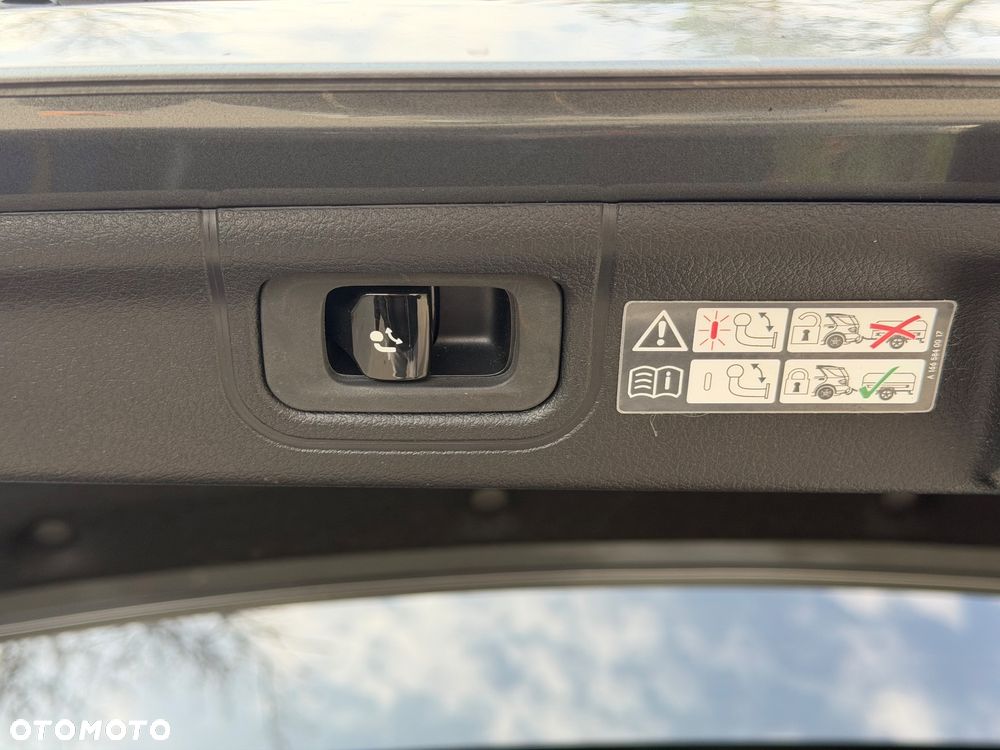 Mercedes-Benz Klasa C 200 9G-TRONIC AMG Line - 21