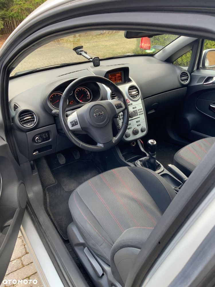 Opel Corsa 1.4 16V Cosmo - 9