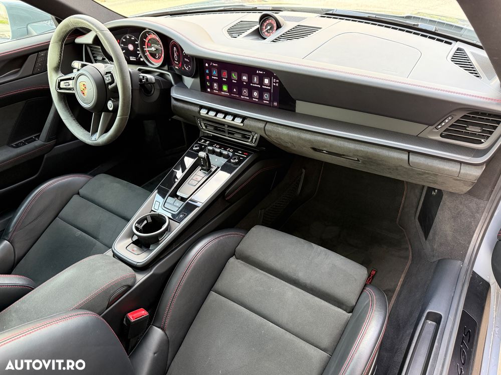 Porsche 911 Carrera 4 GTS PDK - 21