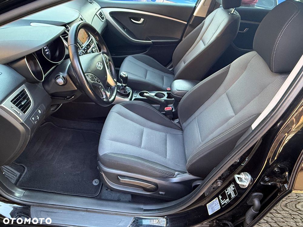 Hyundai i30 blue Kombi 1.6 GDi YES Silver - 12