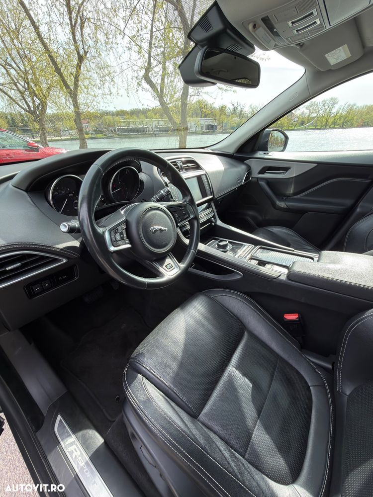 Jaguar F-Pace 20d AWD R-Sport - 13