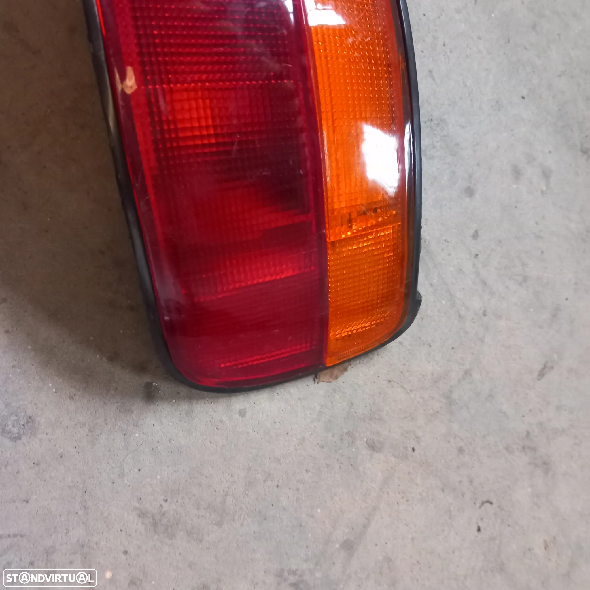 Farol traseiro lado passageiro toyota corolla starvan - 2