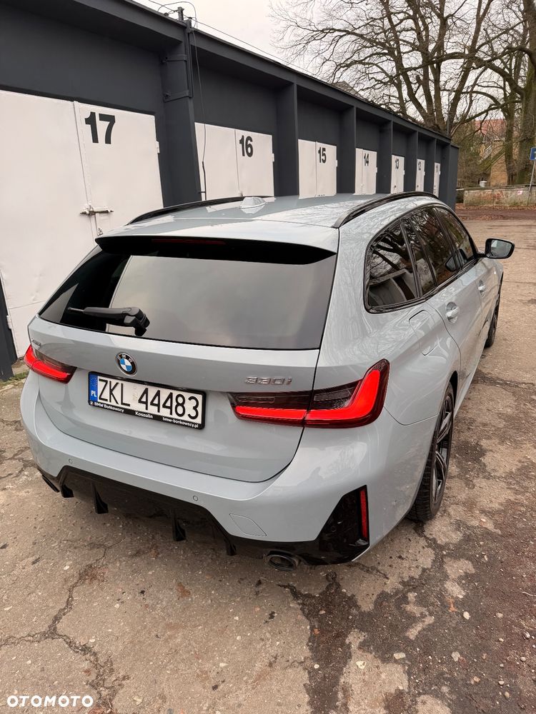 BMW Seria 3 330i xDrive - 15