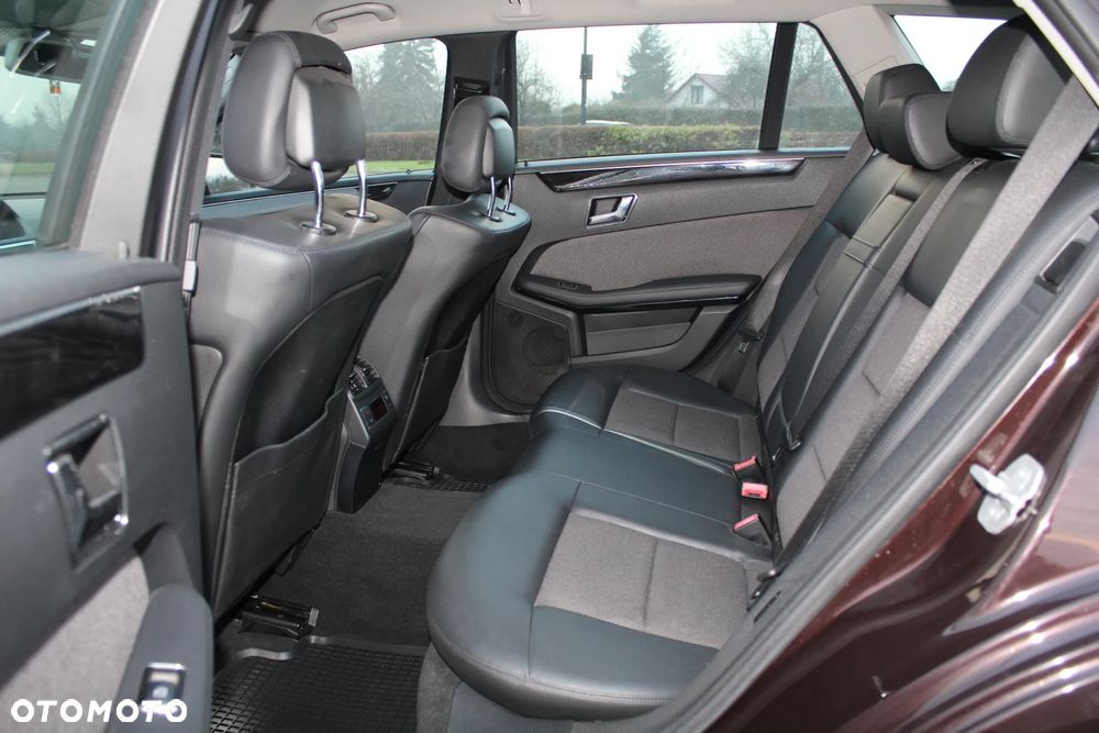 Mercedes-Benz Klasa E 250 CGI BlueEFFICIENCY 7G-TRONIC Avantgarde - 24