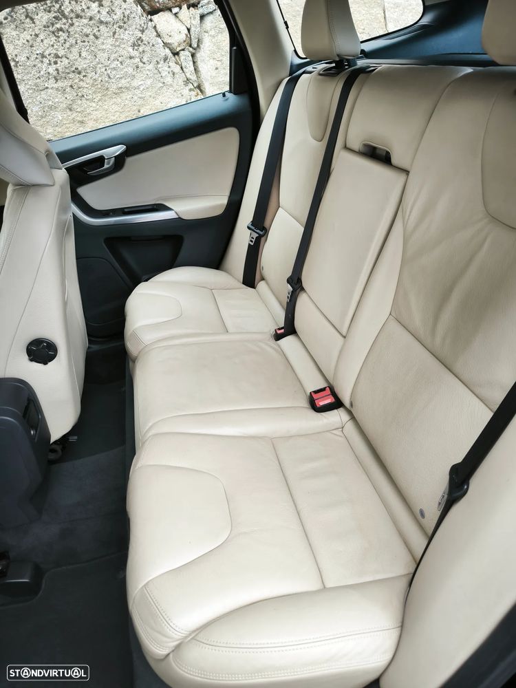 Volvo XC 60 2.0 D4 Momentum - 19