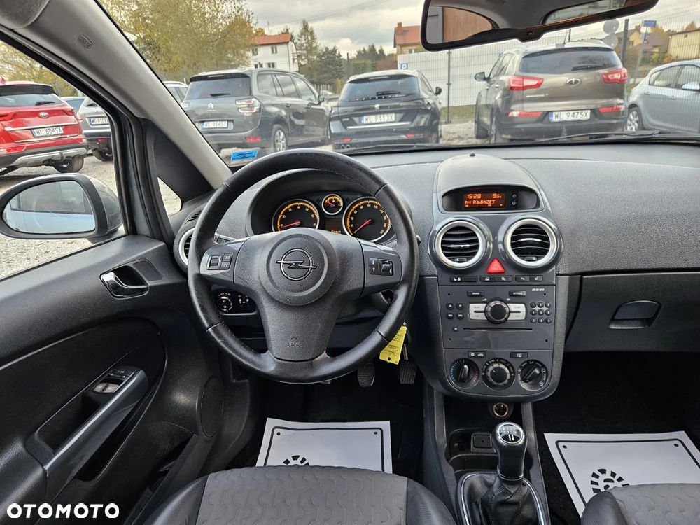 Opel Corsa 1.4 16V Innovation - 17