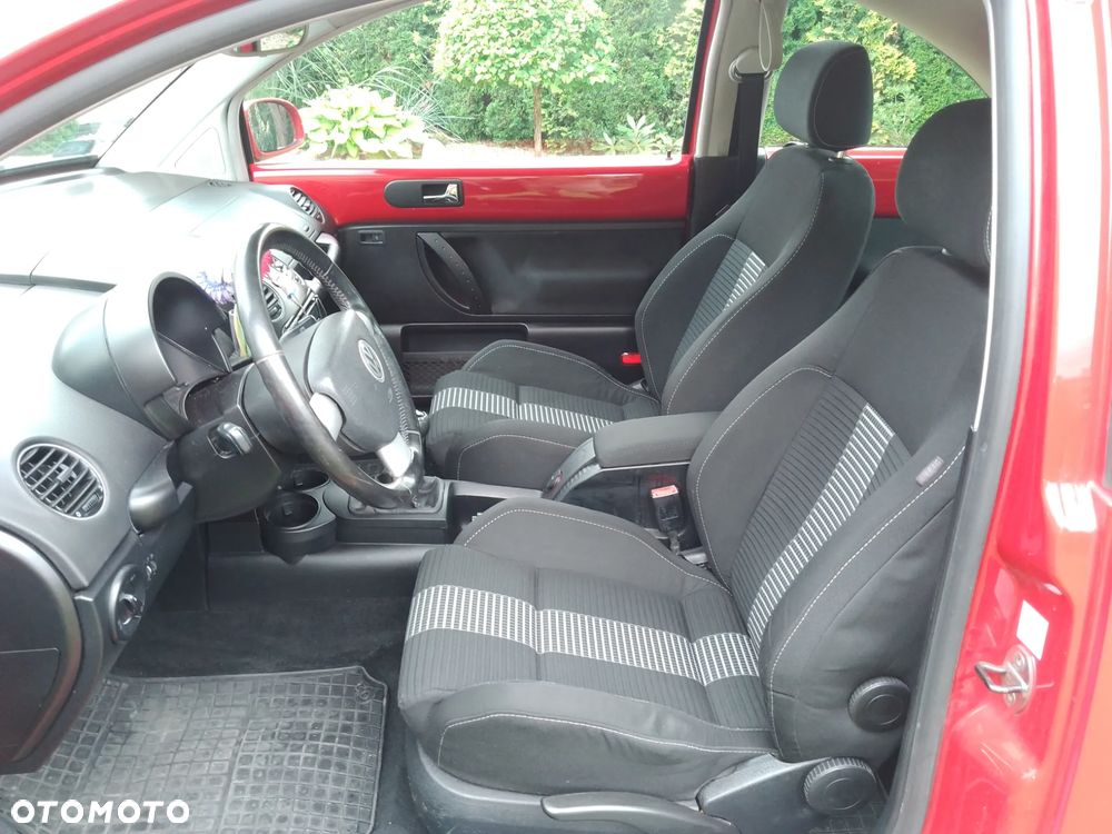 Volkswagen New Beetle - 9