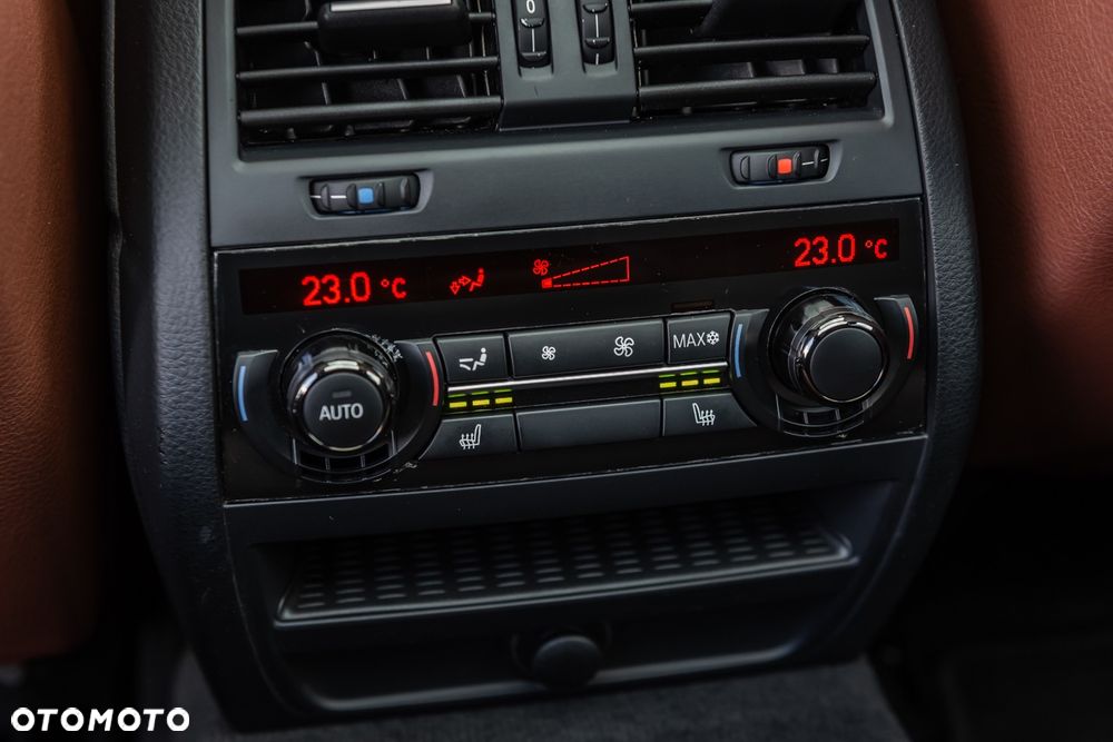 BMW Seria 5 M550d xDrive - 34