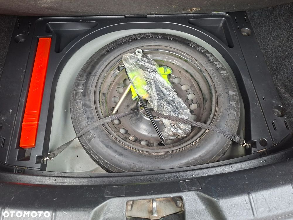 Volvo V40 D4 Drive-E Momentum - 22