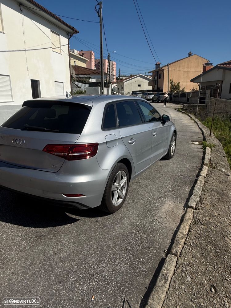 Audi A3 Sportback 1.6 TDI S tronic design - 8