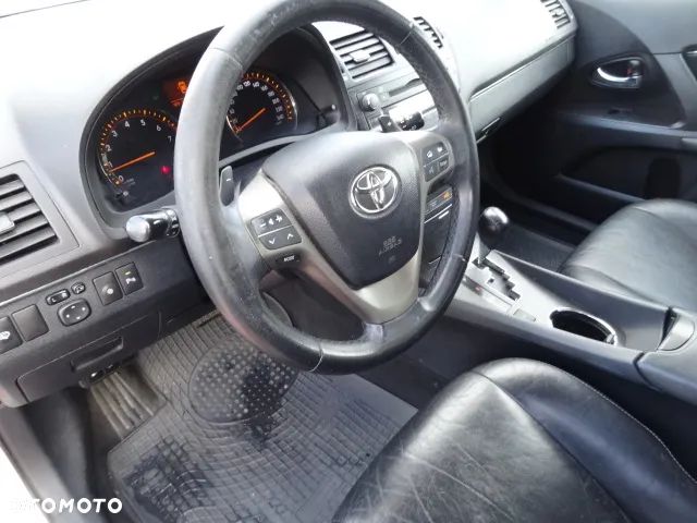 Toyota Avensis - 8