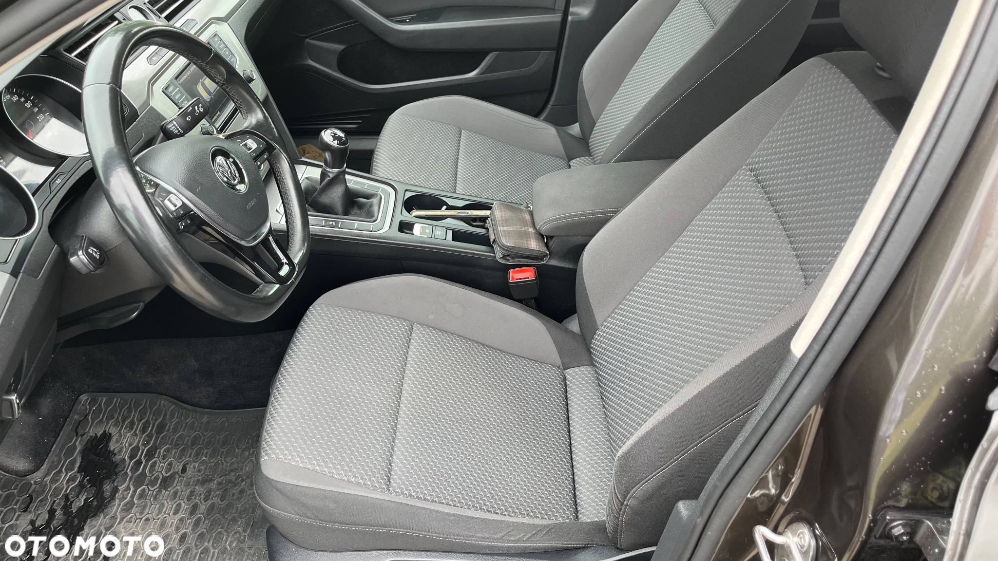 Volkswagen Passat 2.0 TDI SCR Comfortline - 21