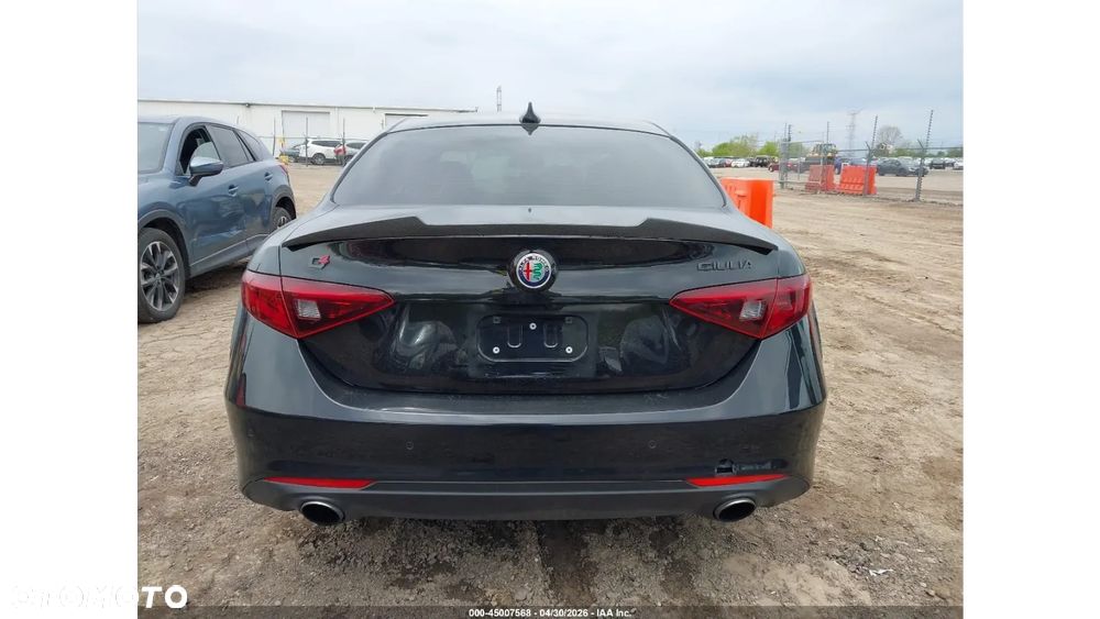 Alfa Romeo Giulia 2.0 Turbo 16V AT8-Q4 Ti - 4