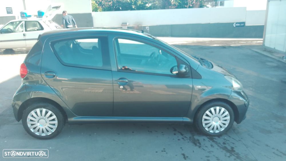 Toyota Aygo Standard - 16