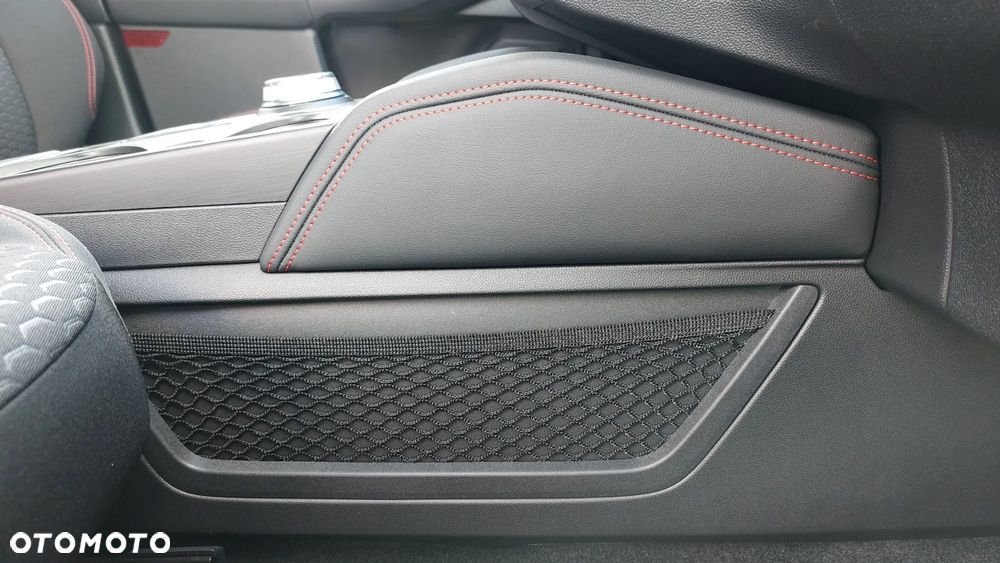 Ford Kuga 1.5 EcoBoost FWD ST-Line - 31