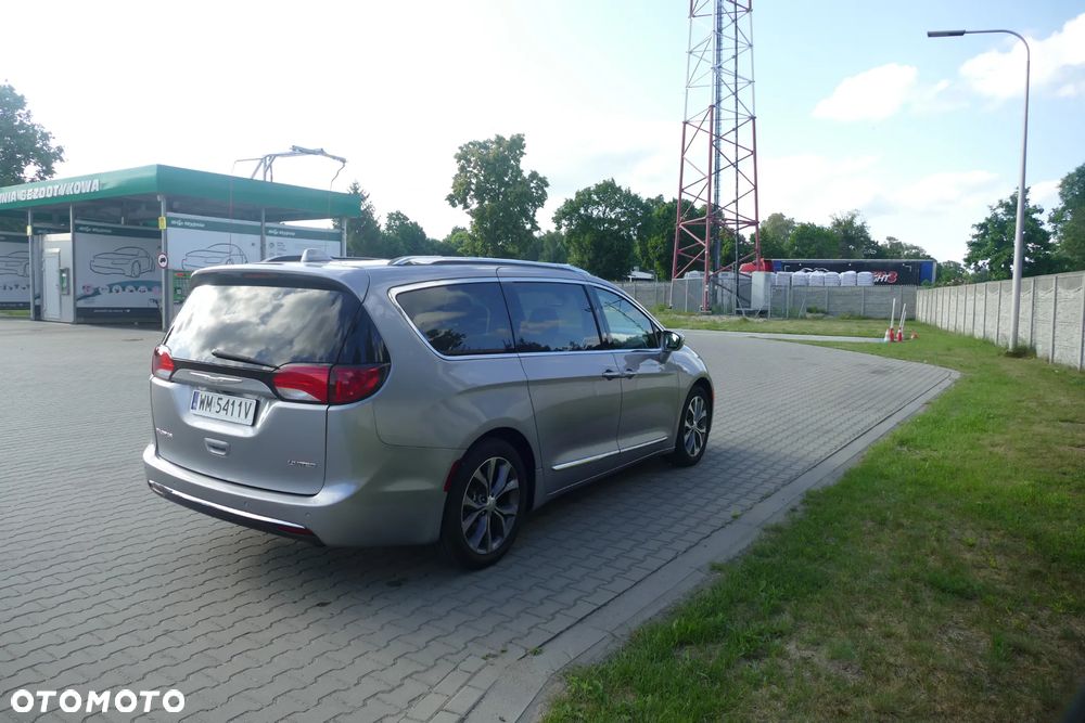 Chrysler Pacifica - 11