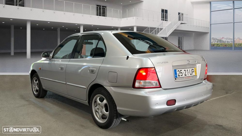 Hyundai Accent 1.5 CRDi Confort - 4