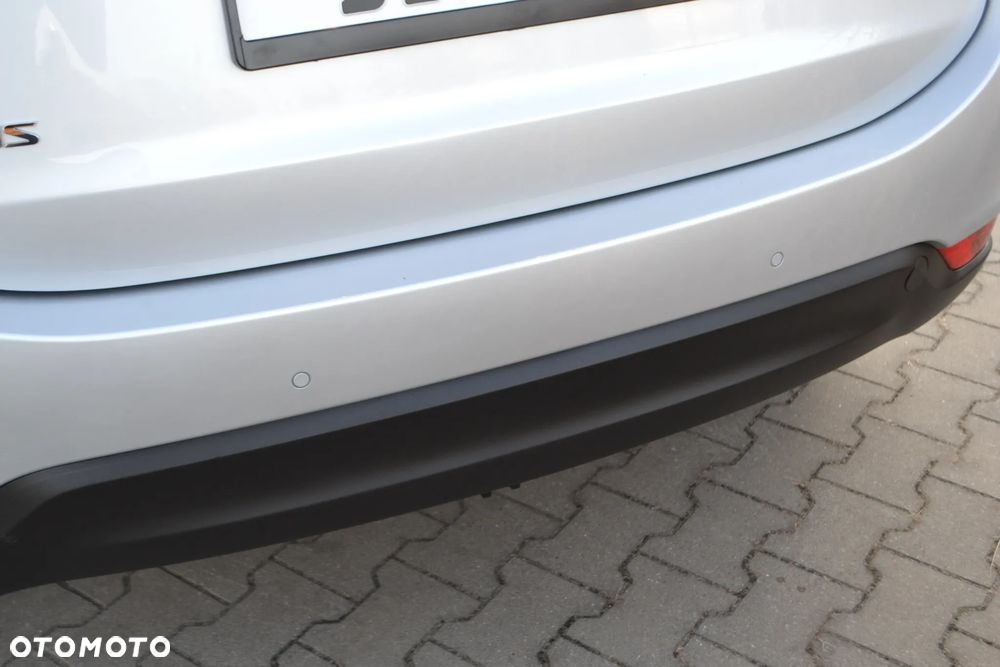 Kia Carens - 16